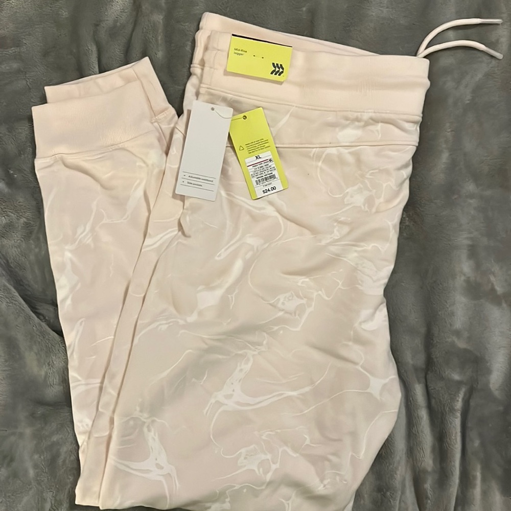 NWT all in motion ivory mid rise jogger. Side pocket. Adjustable waistband